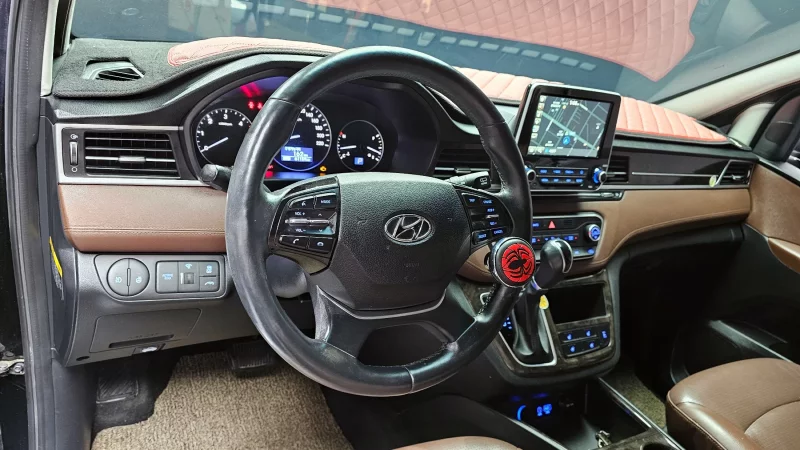 Hyundai Starex