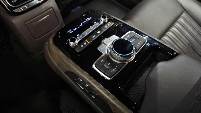 Genesis G90