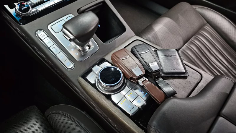 Genesis G90