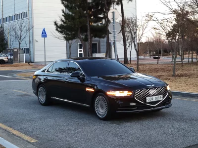Genesis G90