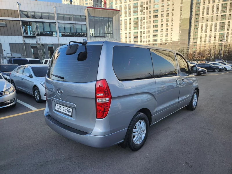 Hyundai Starex