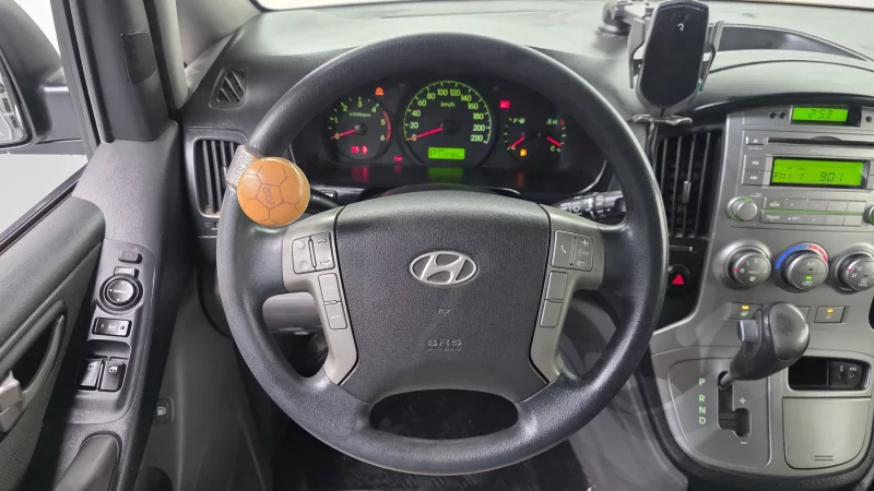 Hyundai Starex