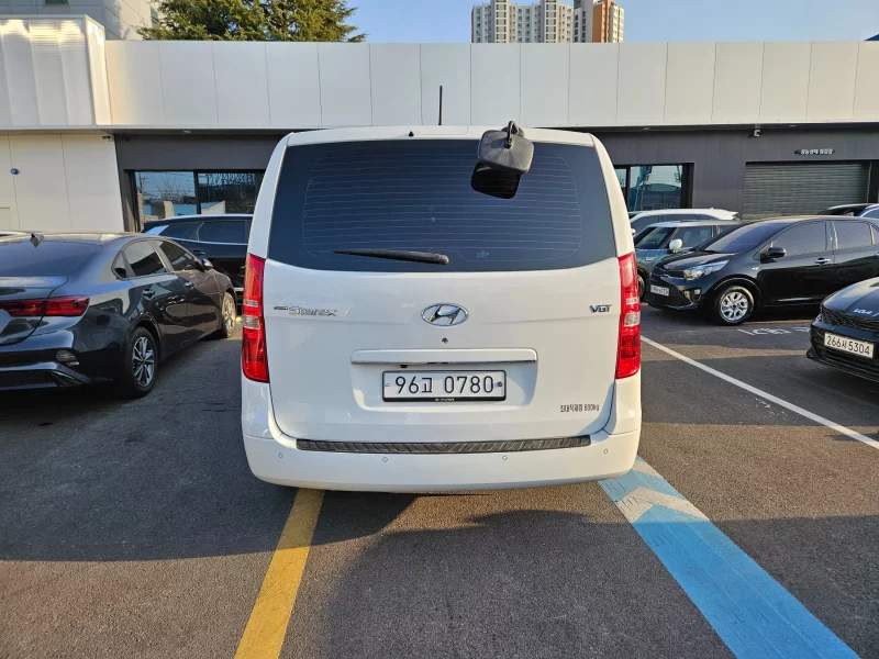 Hyundai Starex