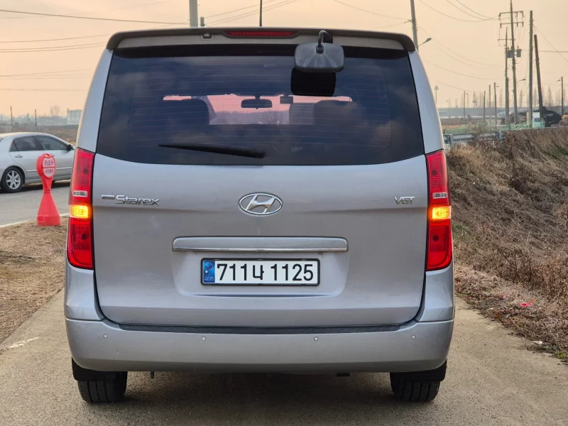 Hyundai Starex