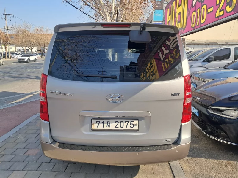 Hyundai Starex