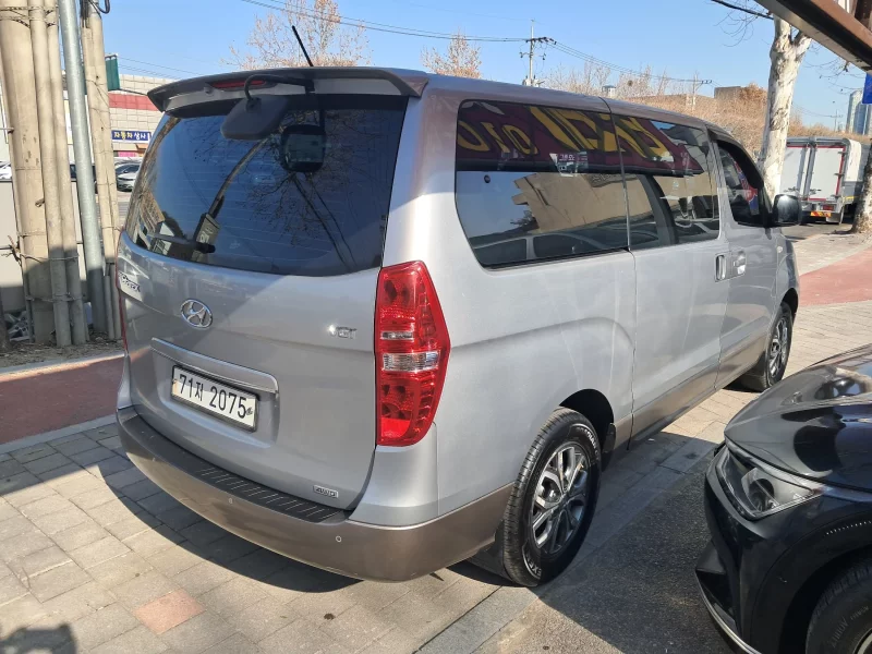 Hyundai Starex