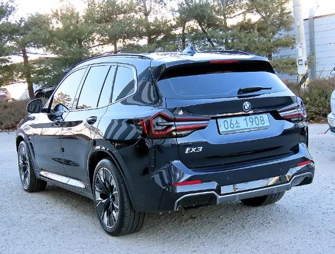 BMW iX3