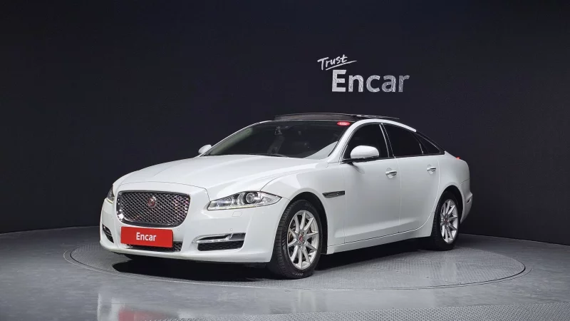 Jaguar XJ