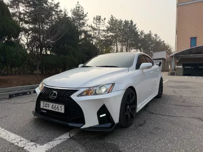 Lexus IS