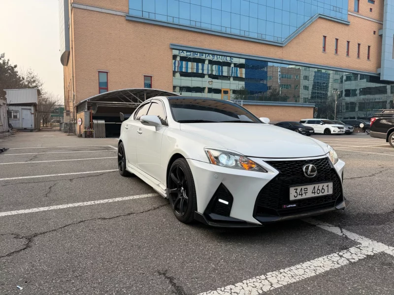 Lexus IS