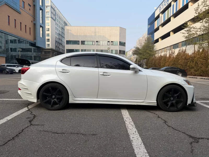 Lexus IS