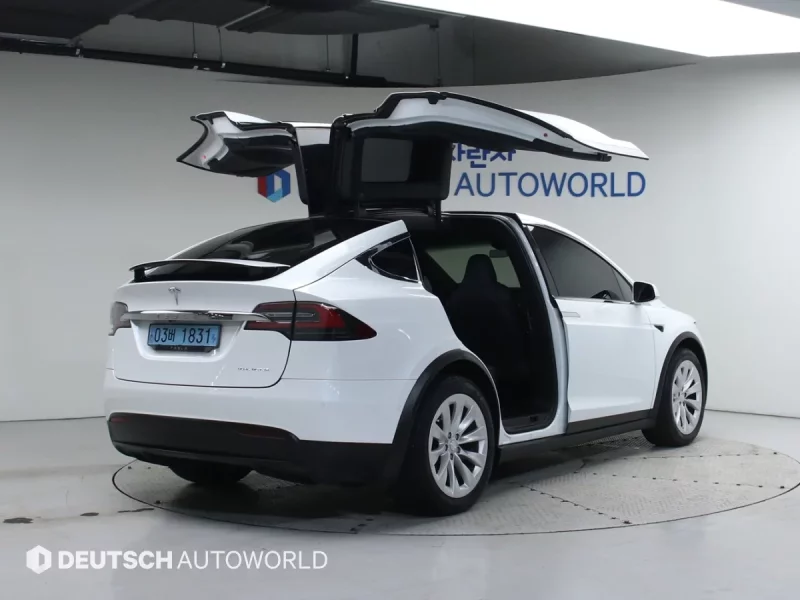 Tesla MODEL X