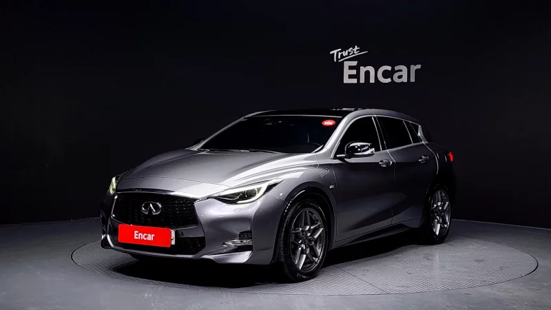 Infiniti Q30