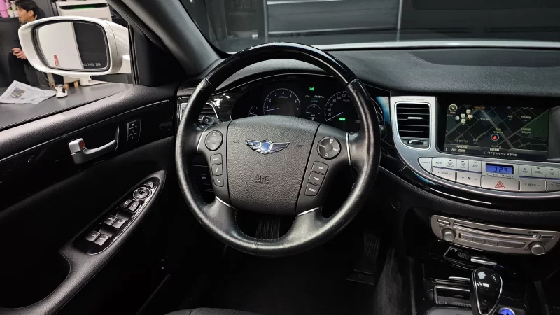 Hyundai Genesis