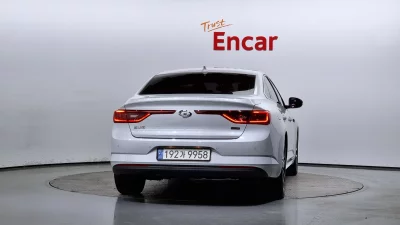 Renault SM6