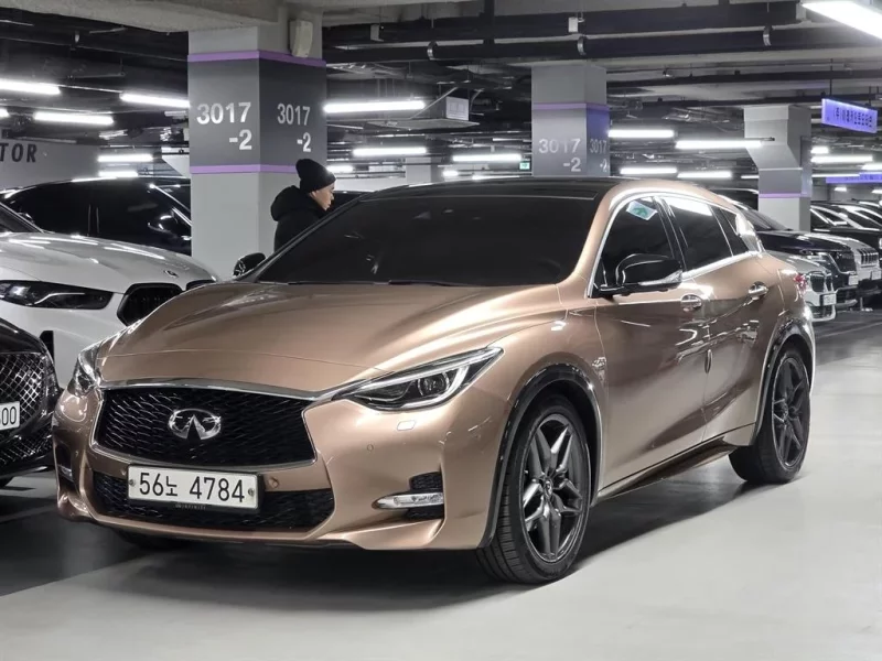 Infiniti Q30