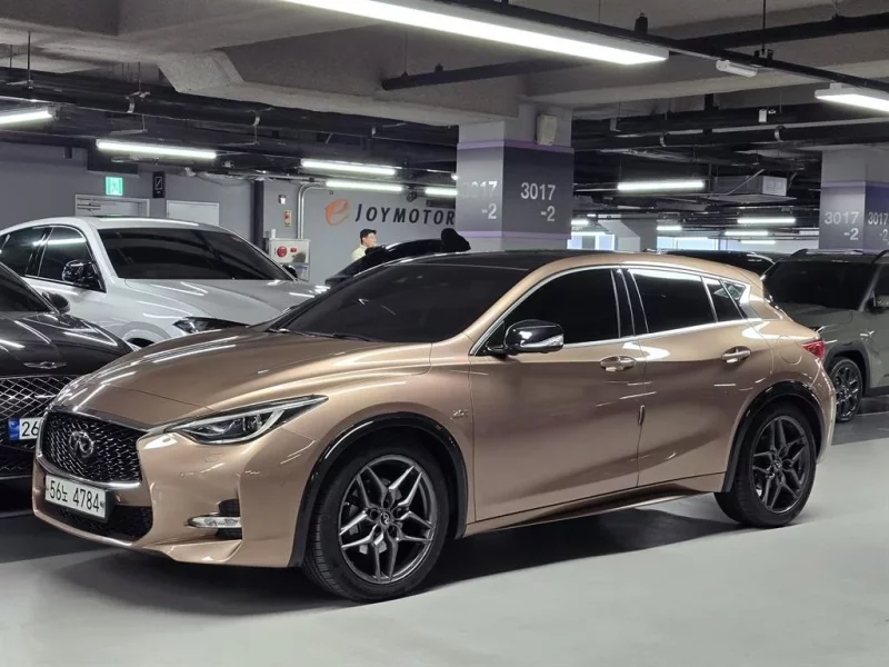 Infiniti Q30