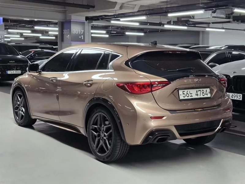 Infiniti Q30