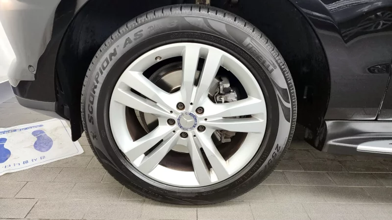 Mercedes-Benz M-class