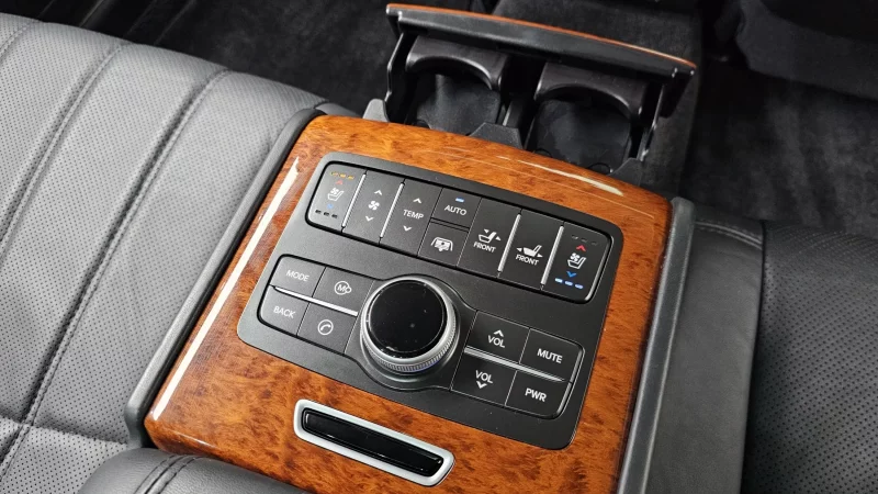 Hyundai Equus