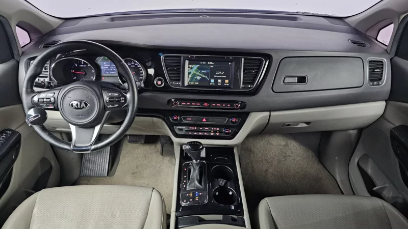 Kia Carnival