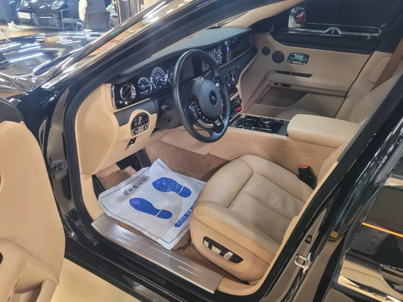 Rolls-Royce GHOST