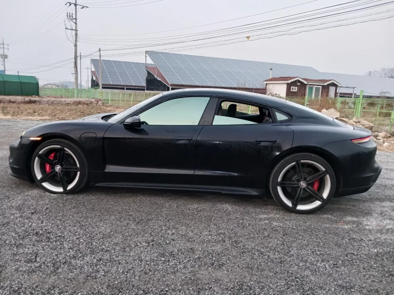 Porsche TAYCAN