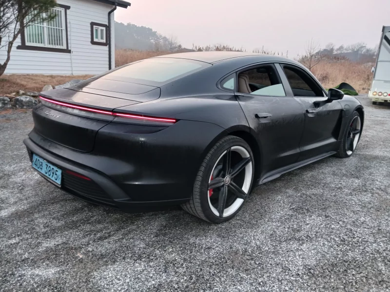 Porsche TAYCAN