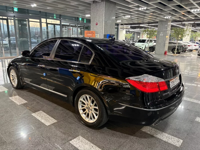 Hyundai Genesis