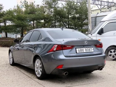 Lexus IS