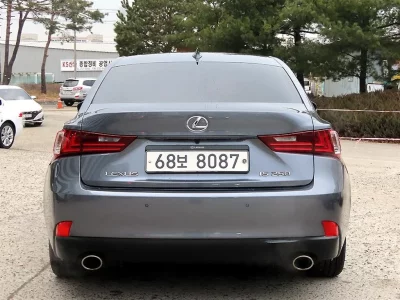 Lexus IS