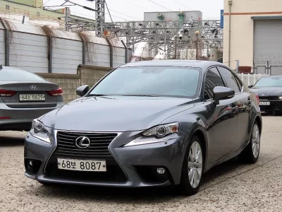 Lexus IS