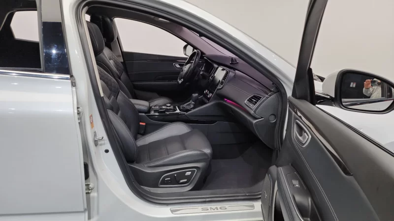 Renault SM6