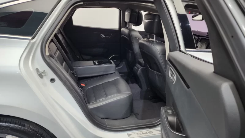 Renault SM6