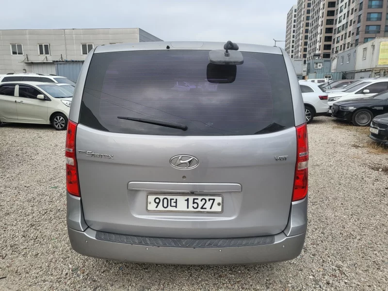 Hyundai Starex