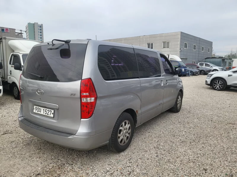 Hyundai Starex