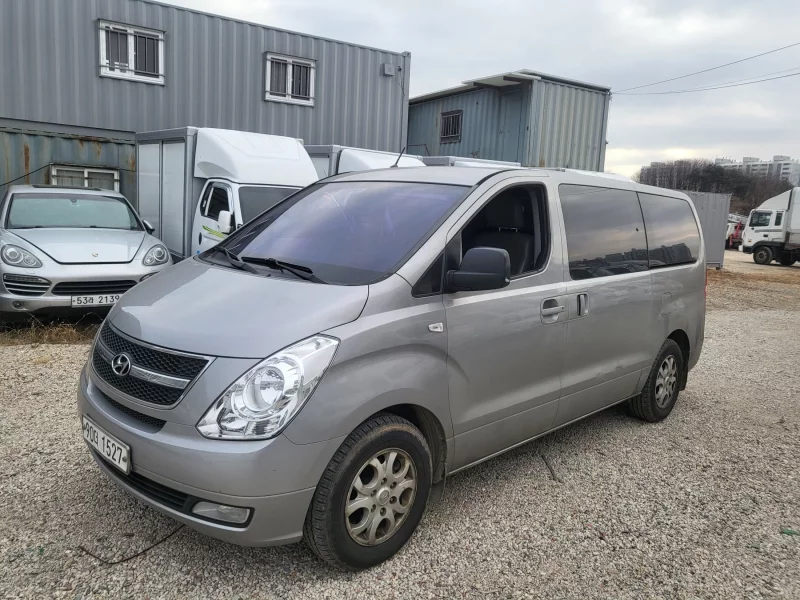 Hyundai Starex