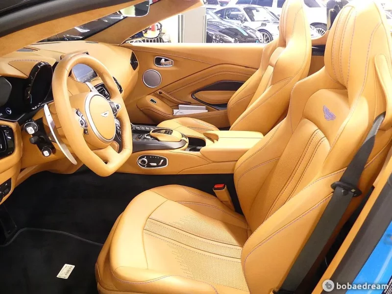 Aston Martin VANTAGE