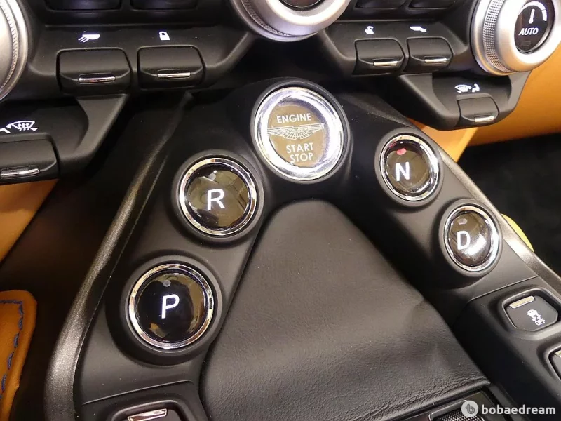 Aston Martin VANTAGE