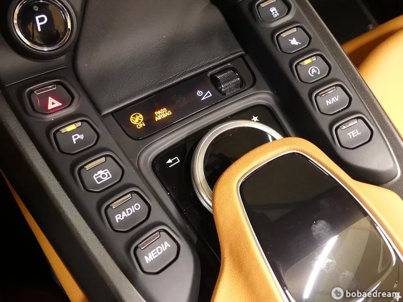 Aston Martin VANTAGE