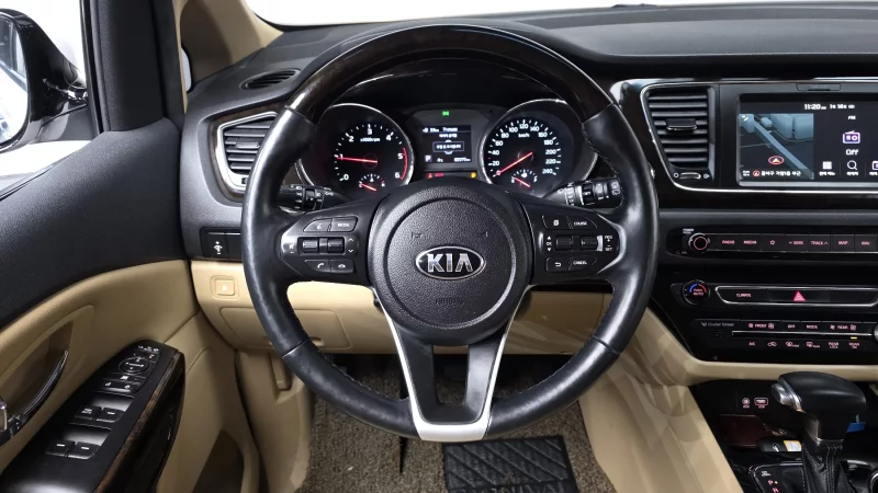 Kia Carnival