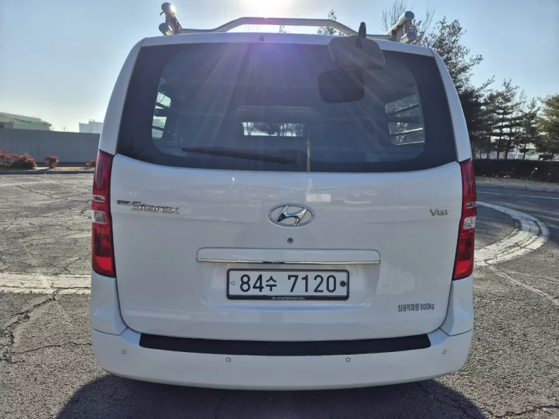Hyundai Starex