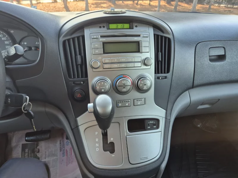 Hyundai Starex