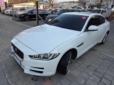 Jaguar XE