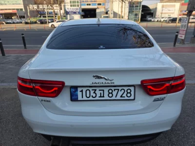 Jaguar XE