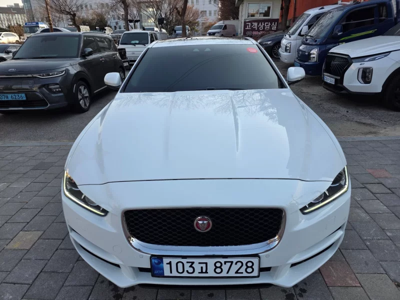 Jaguar XE