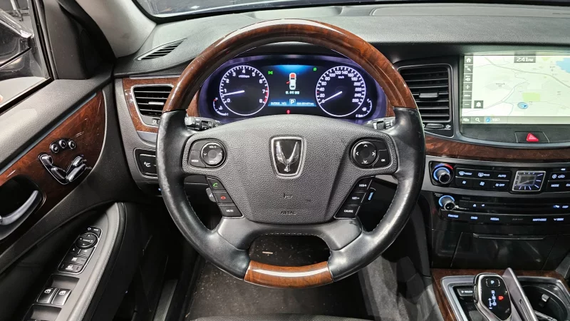 Hyundai Equus