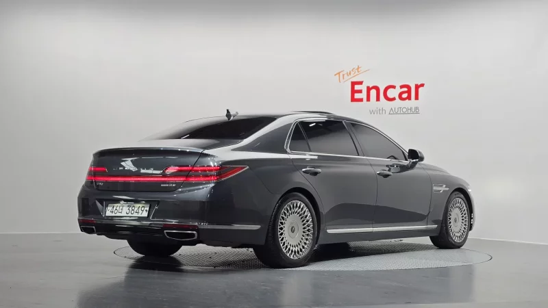 Genesis G90