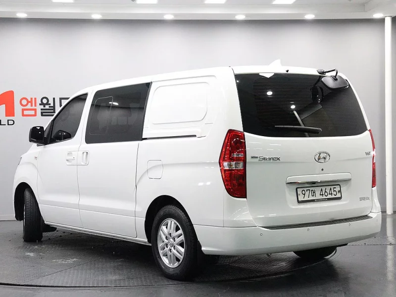 Hyundai Starex