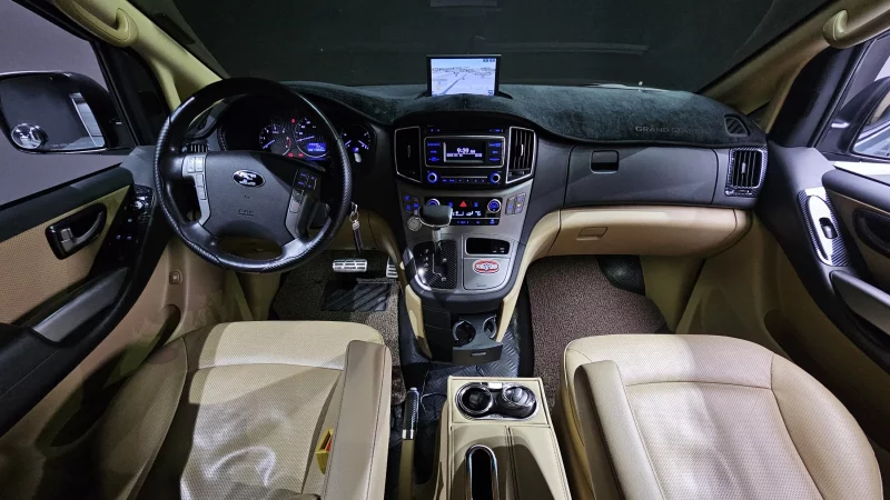 Hyundai Starex